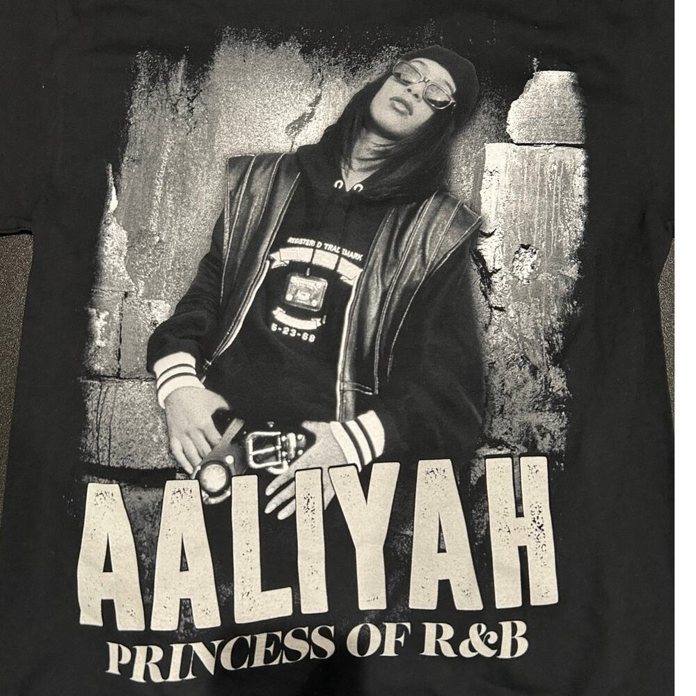 AALIYAH New "Princess of R&B" Short Sleeve Graphic Tee Size S